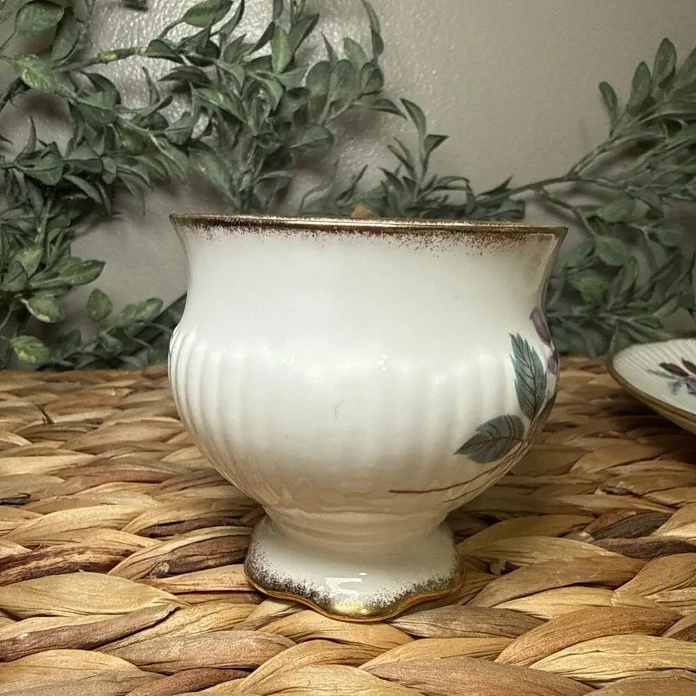 Elizabethan Bone China England Purple Rose Ivory Teacup Saucer Gold Gilt Vintage